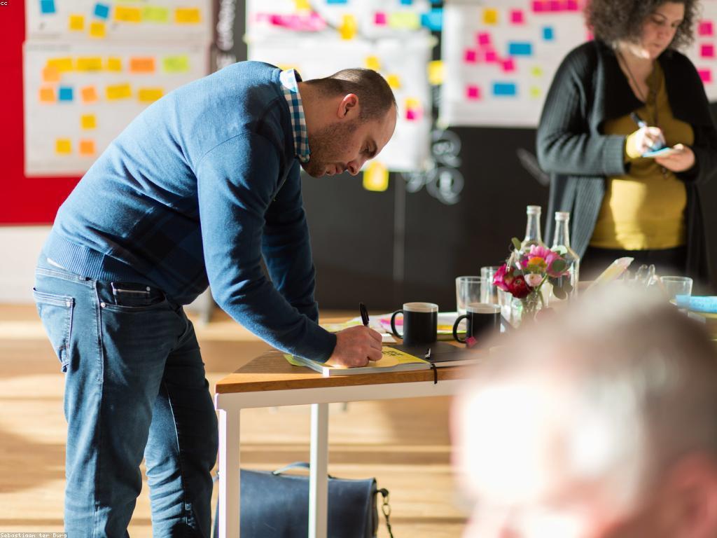 យុទ្ធសាស្ត្រស្លត: ការប្រើប្រាស់បច្ចេកវិទ្យា និងនីតិវិធីសម្របខ្លួន