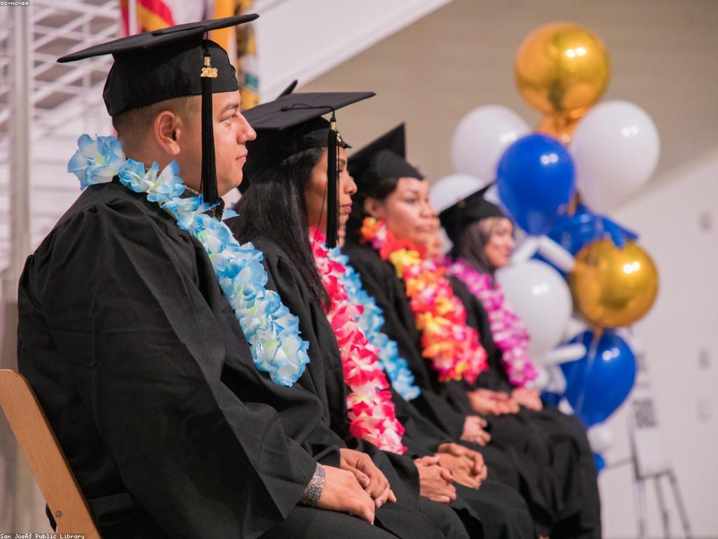 តើអ្វីទៅជា ឧទាហរណ៍ស្លត Online?